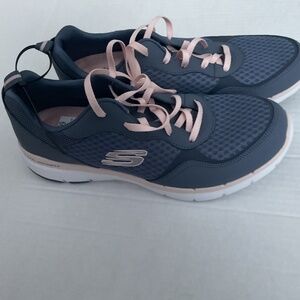 Skechers Memory Form Sneakers